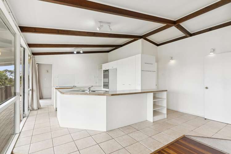 29 Highland Avenue Titirangi_9