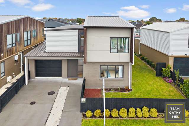 Reserve Frontage Large Five Bedrooms Home