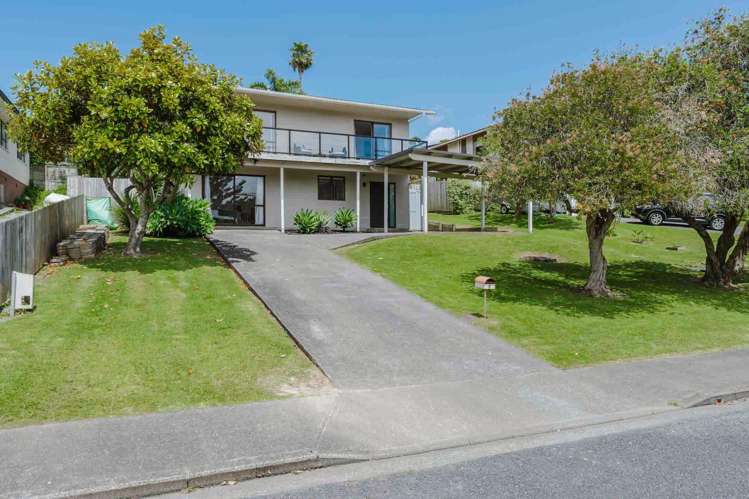 7 John Dee Crescent Red Beach_17