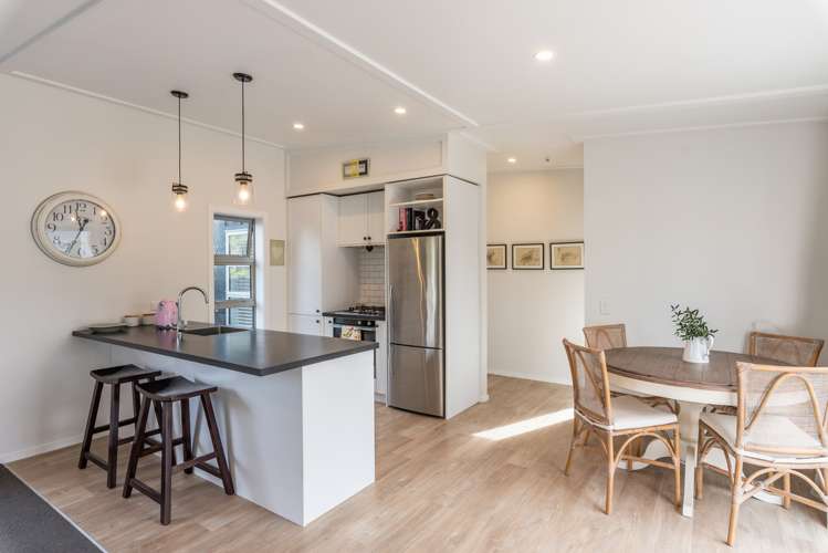 6 Olliver Grove Waikanae Beach_19