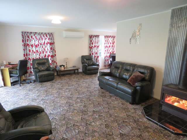 163 Wards Road Chertsey_3