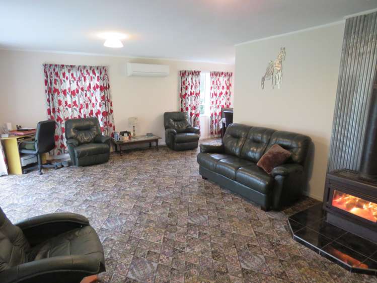 163 Wards Road Chertsey_3