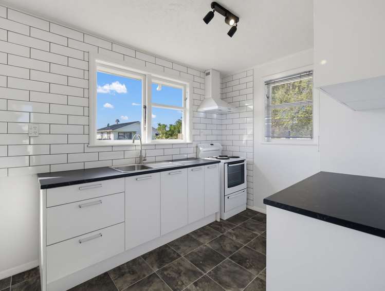18 Wyatt Cres Onekawa_3