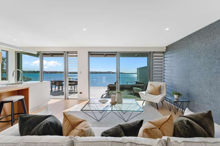 2/42 Bramley Drive Farm Cove_9