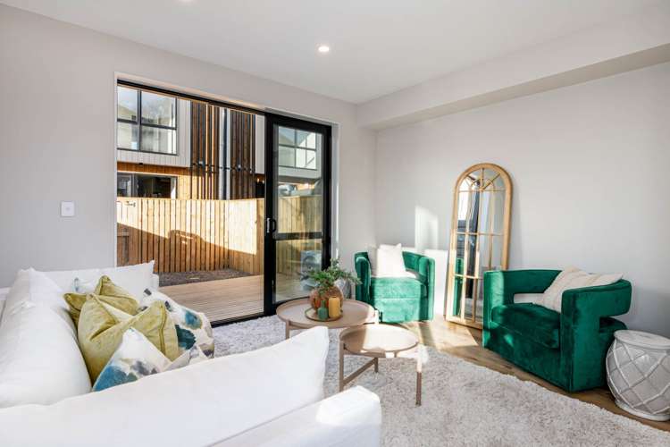 8/110 Beach Road Te Atatu Peninsula_2