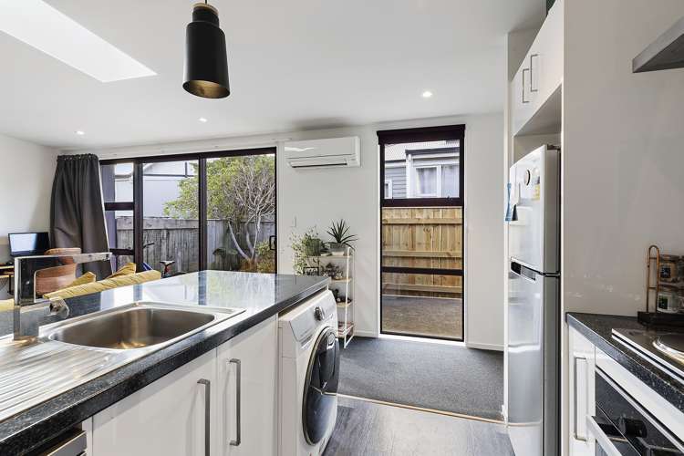 4/104 Onepu Road Lyall Bay_6