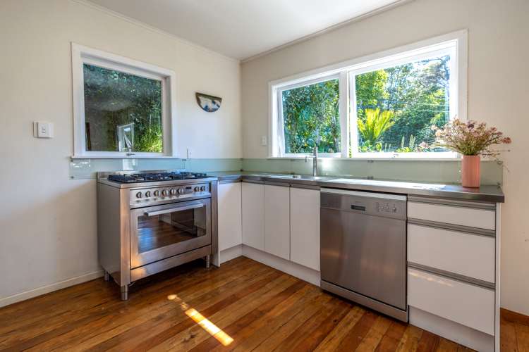 116 Queens Drive Oneroa_15