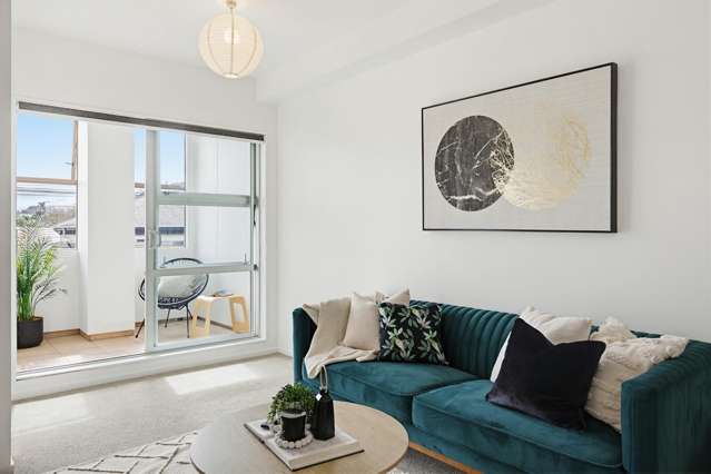 Smart, Sunny and Superbly Located