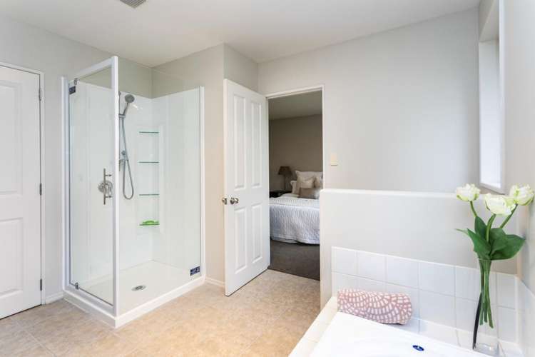 37 Hussey Road Harewood_17