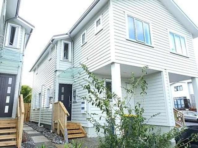 Albany 3 bed..new cond..private courtyard...2 car
