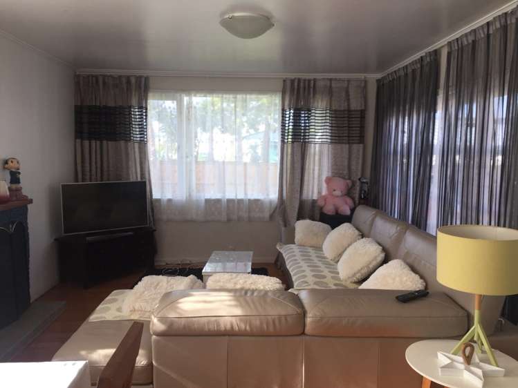 65 Cobham Crescent Kelston_1