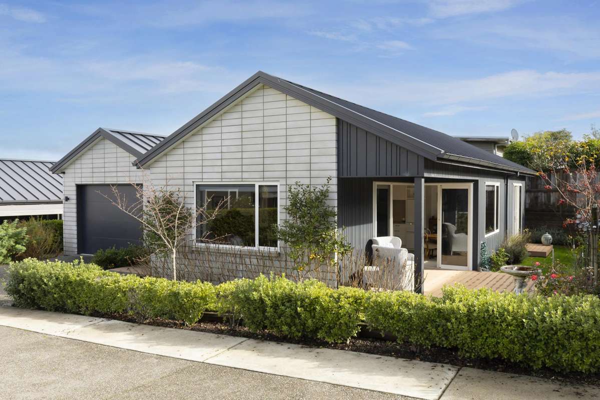 2/6 Wheretia Street_0