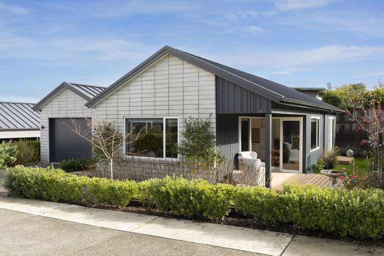 2/6 Wheretia Street_0