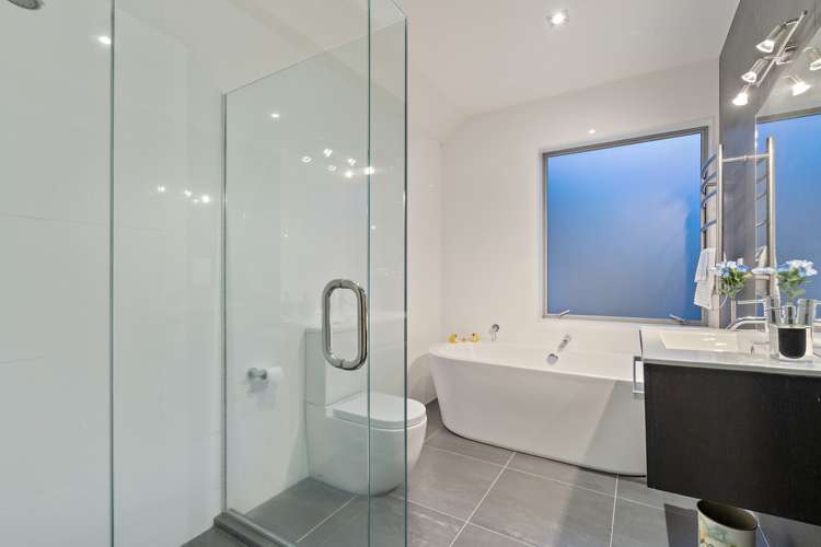 7 Golf Road Epsom_10