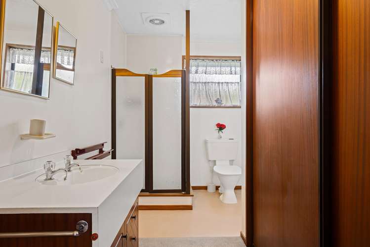 15 Yellowstone Crescent Burwood_13