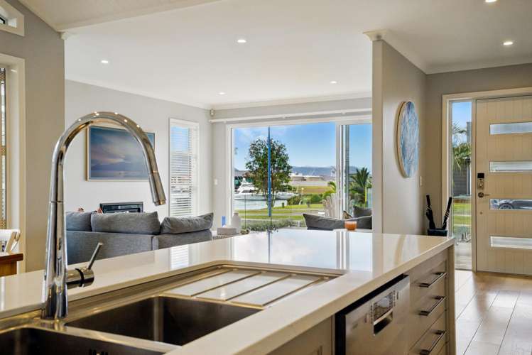 8 Waitemata Drive One Tree Point_17