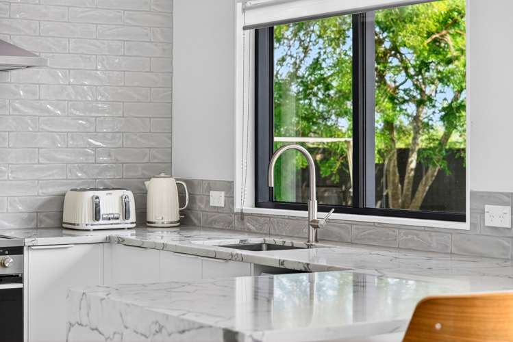 23 Raabia Close, Parakai Helensville_12