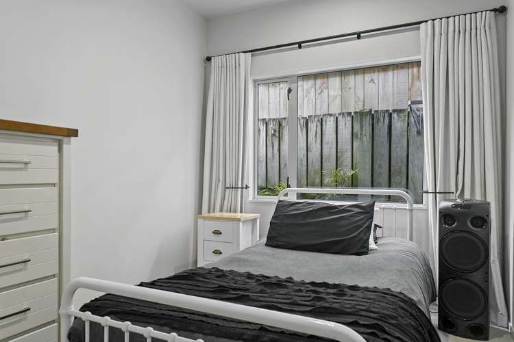 9/208A Lake Terrace Waipahihi_13