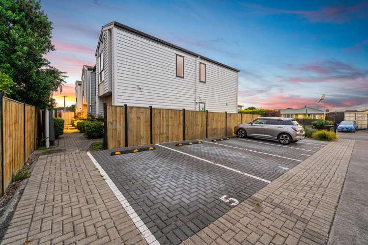 5/1A Royal View Road Te Atatu South_18