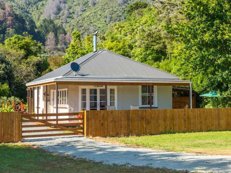 2301 Queen Charlotte Drive Anakiwa and Surrounds_24