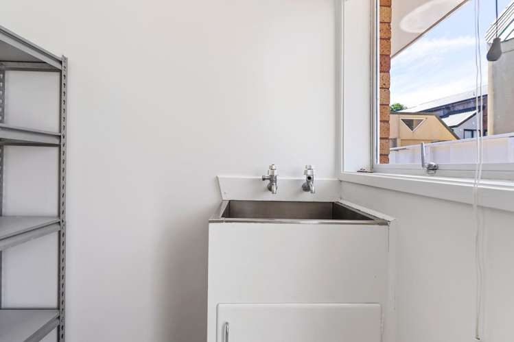 2/16 Beach Road Castor Bay_9