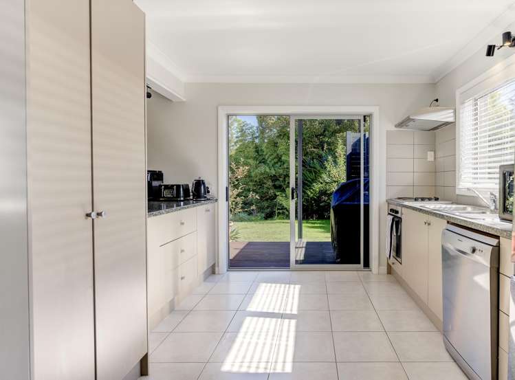 24 Splitt Avenue Glenview_11