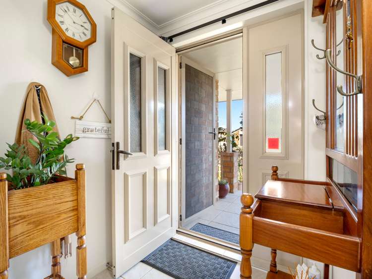 6 Golden Courie Close_5