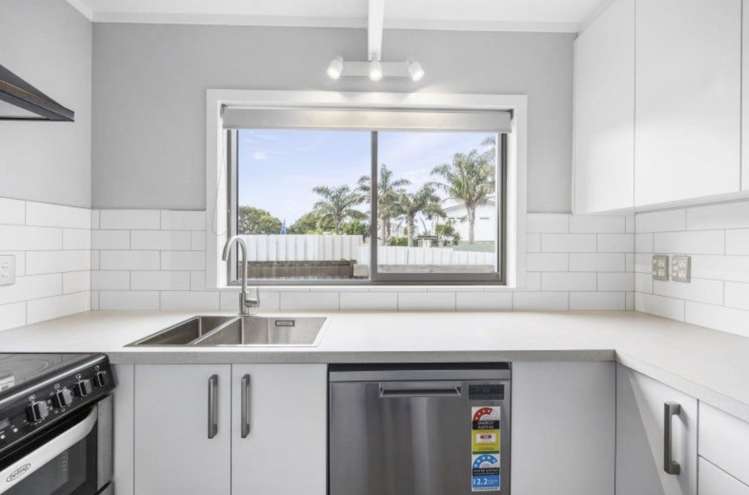 7 & 7A Litchfield Place Clarks Beach_8