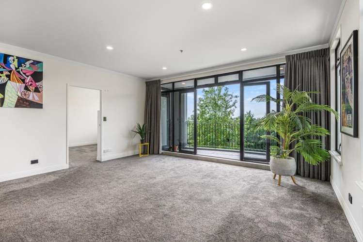 2A/36 James Cook Crescent_0