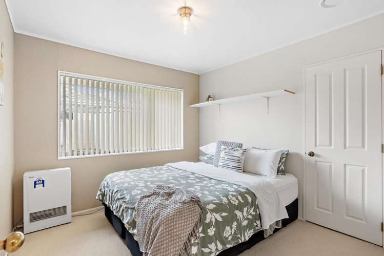 5 Bernie Edwards Place Botany Downs_16