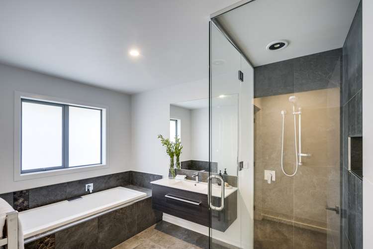 7 Ruahine Road Poraiti_17