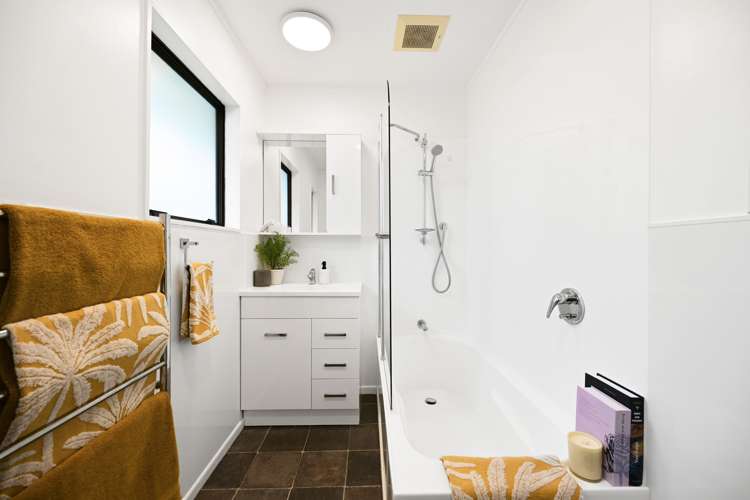 101 Amanda Avenue Dinsdale_21