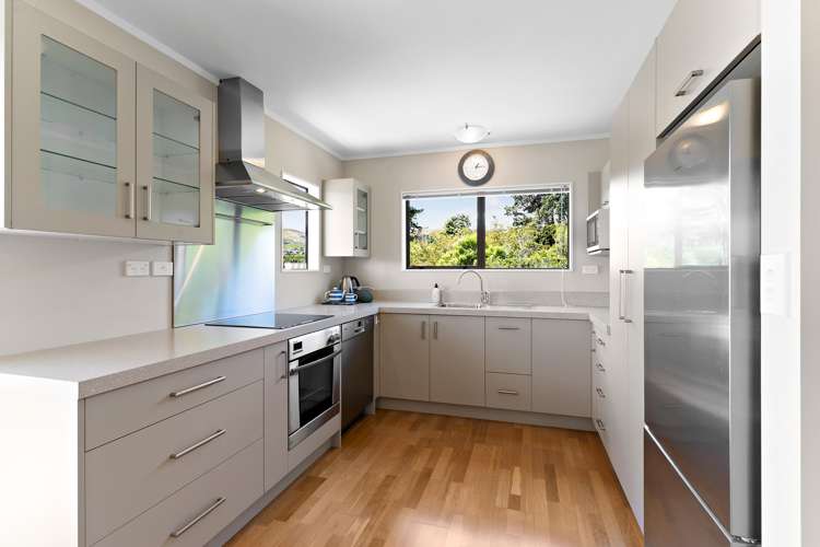 4 Bushland Grove Paparangi_5