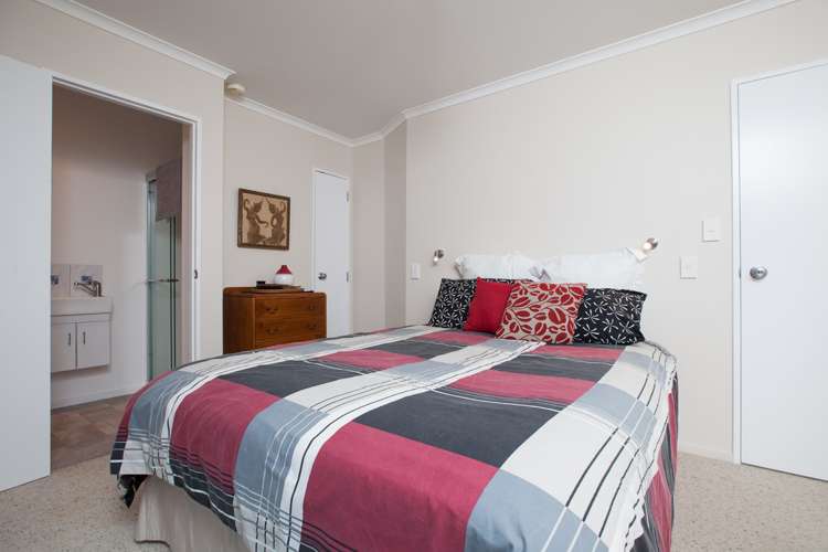 1825 Egmont Road Kaimiro_9