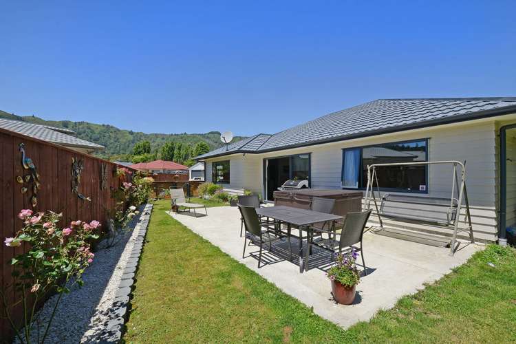 32 Poppy Watts Grove Stokes Valley_0