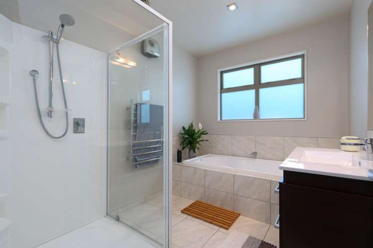 355 Princes Drive Britannia Heights_27