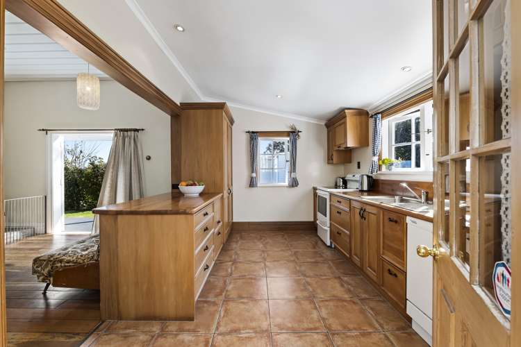 1017 Main North Road Onaero_11