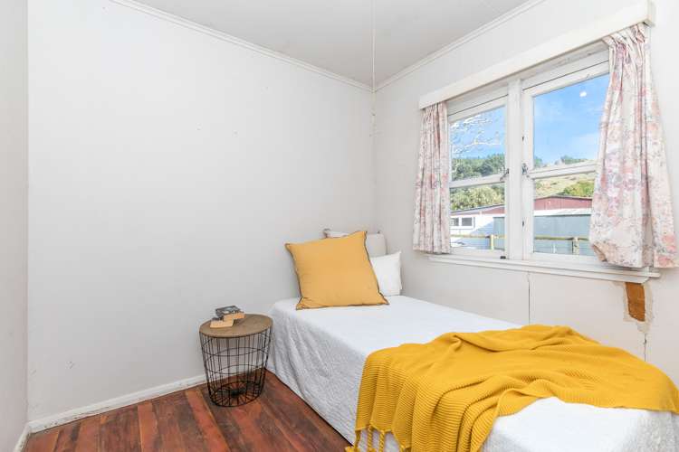 1215 Pouewe Street Kawhia_17