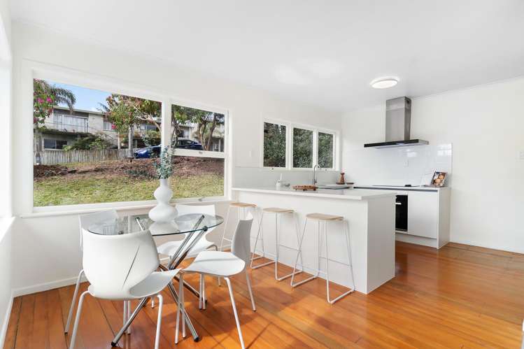 1/1 Nea Place Hillcrest_1