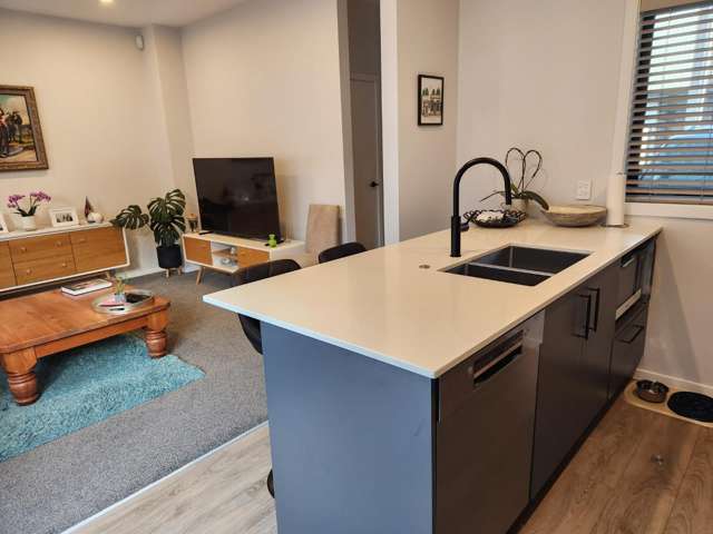 2/62 Queens Grove 1371_2