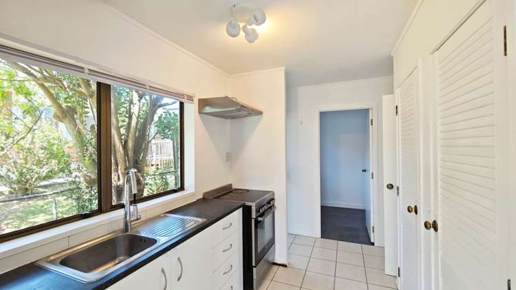 2/12 Kaipatiki Road Glenfield_3