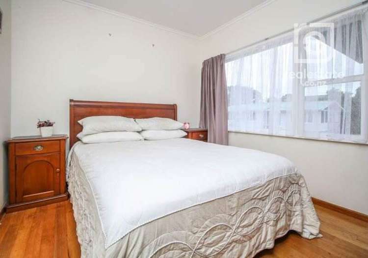 21 McClintock Road Massey_14