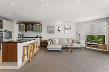 210/136 Marine Parade_3