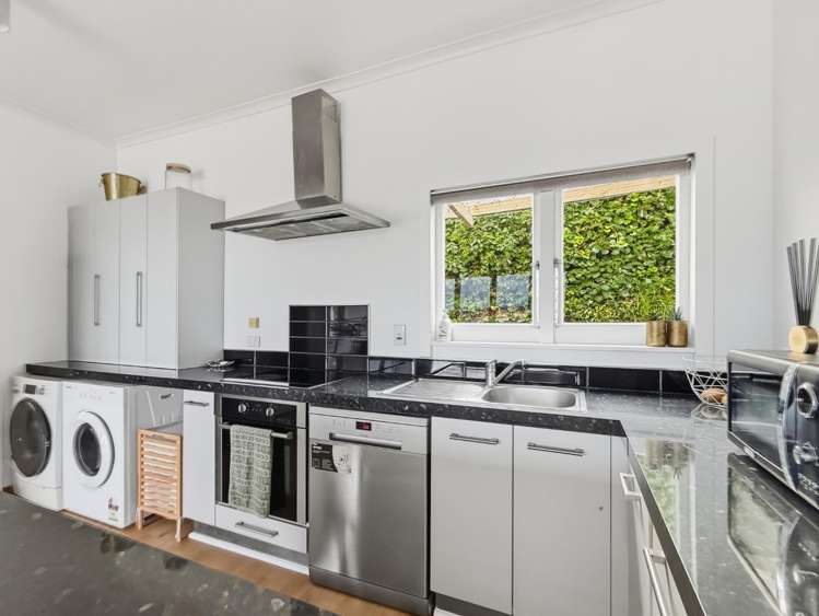 5 Oliver Road 10782_2