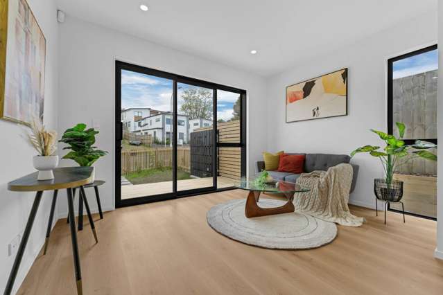 Bright ,Sunny & Convenient - 2BR+Study Room