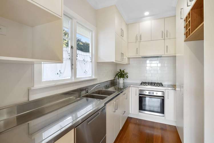 197 Tukapa Street Westown_8