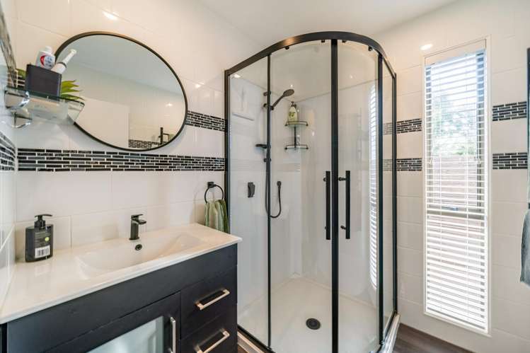 33 Fenchurch Grove Stokes Valley_13