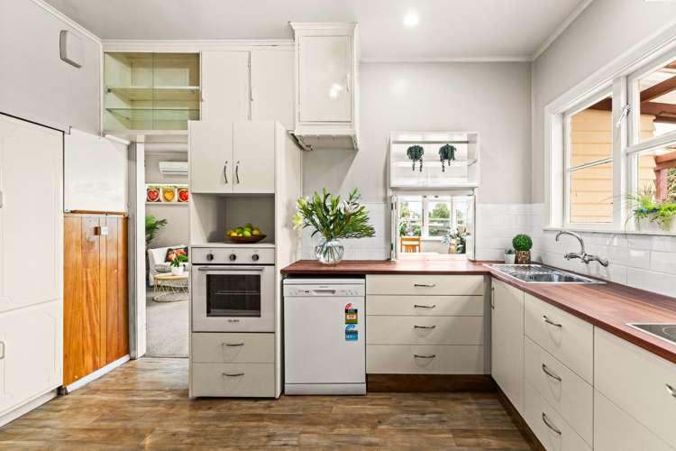 82 Latham Street_3