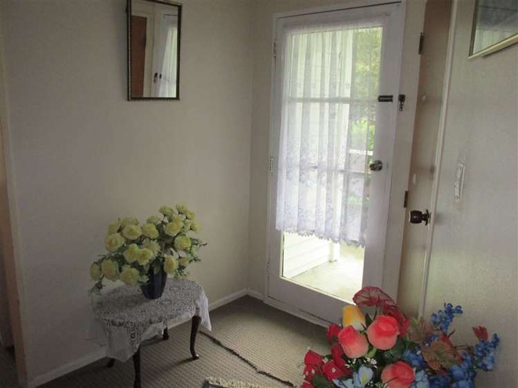 10 Kumeroa Grove Wainuiomata_13