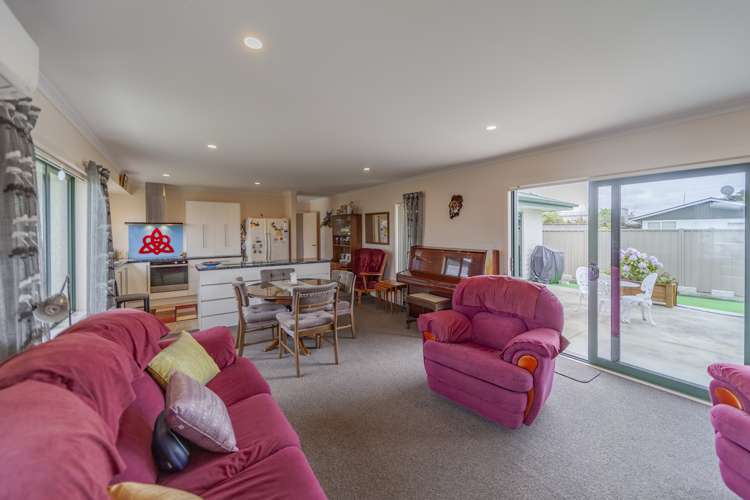 7 Gregory Grove Clive_8